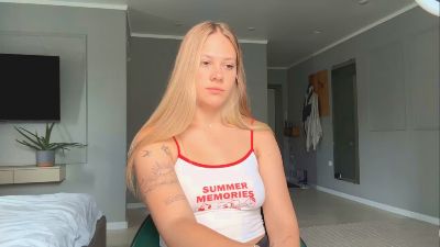 ElliWollard webcam model stream image