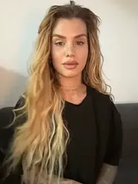 EmiliaCatalina webcam model stream image