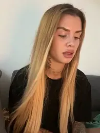 EmiliaCatalina webcam model stream image