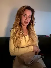 EmiliaCatalina webcam model stream image