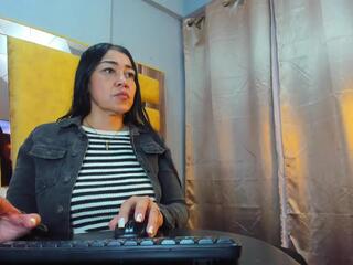 Viki Tomson webcam model stream image