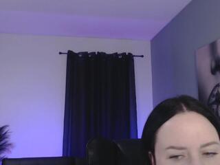 Tia Bella webcam model stream image