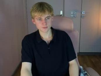 avenrey webcam model stream image