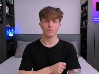 Curtis Crew webcam model stream image