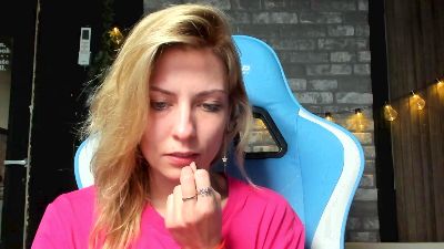 Karoline121 webcam model stream image