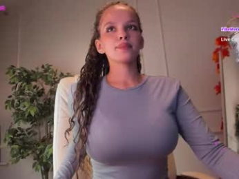 adalyn_glow webcam model stream image