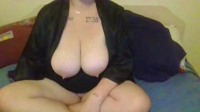JuicyBlondie37 webcam model stream image