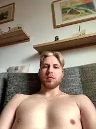 Hot_Iceman69 webcam stripchat model stream image