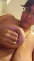 WineBee webcam model stream image