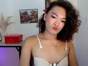curly_19girl webcam model stream image