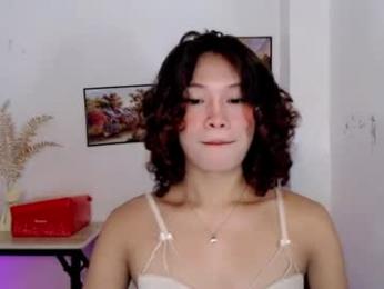 curly_19girl webcam model stream image