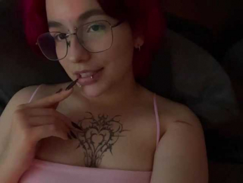 YoungAvenoso webcam model stream image