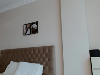 shine_chanel webcam model stream image