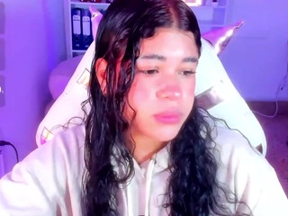 layla-golden webcam model stream image