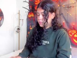 layla-golden webcam model stream image