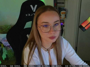 Emili1- webcam model stream image