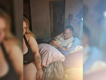 Leoncarpita webcam model stream image