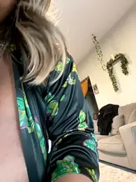 BigFineSelena webcam model stream image