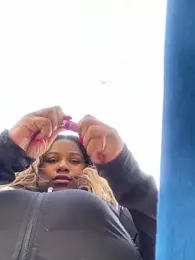 BigFineSelena webcam model stream image