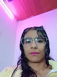 Leslly_ webcam model stream image