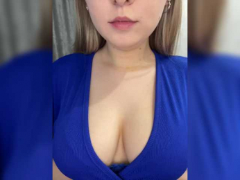 AlinaRay webcam model stream image