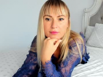 larissa4 webcam model stream image