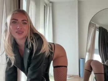 heyskylar webcam model stream image