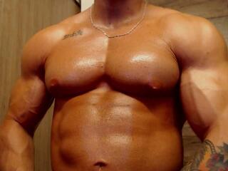 Connor Heat webcam model stream image