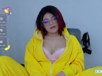 cat_white webcam model stream image