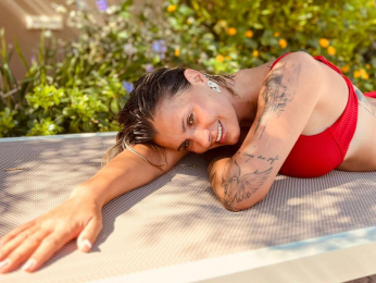 AnishaBee webcam model stream image