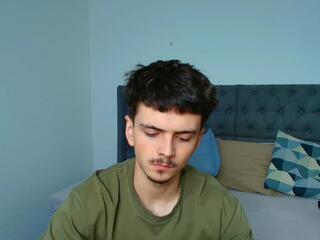 Leon Angelov webcam model stream image