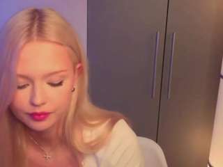 dionnamoos webcam model stream image