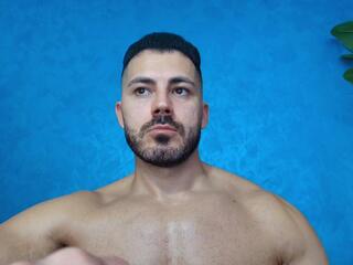 Cutler Q webcam flirt4free model stream image