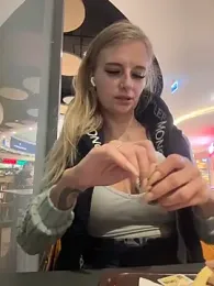 Betsy webcam model stream image