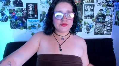Helleen webcam model stream image