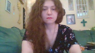 QueenCrimson webcam model stream image