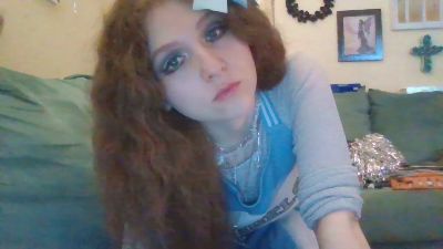 QueenCrimson webcam model stream image