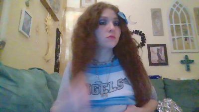 QueenCrimson webcam cam4 model stream image