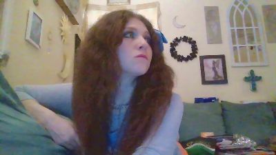 QueenCrimson webcam model stream image