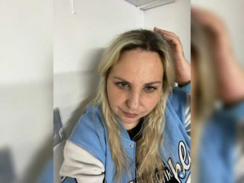 Roksi-8 webcam model stream image