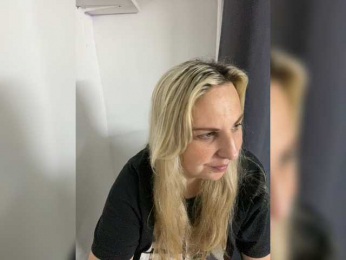 Roksi-8 webcam model stream image