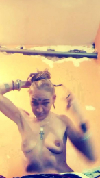 manuella19 webcam model stream image