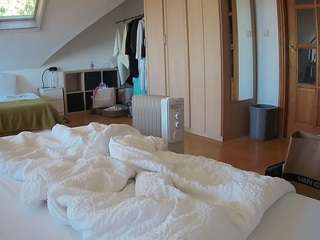 voyeurcam-julmodels-bed-1 webcam model stream image