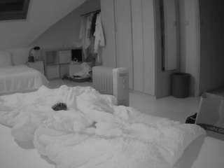 voyeurcam-julmodels-bed-1 webcam model stream image