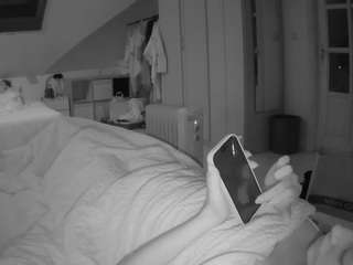 voyeurcam-julmodels-bed-1 webcam model stream image