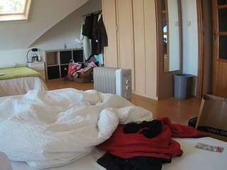 voyeurcam-julmodels-bed-1 webcam model stream image