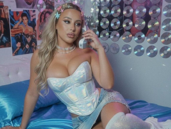 Lucine webcam livejasmin model stream image