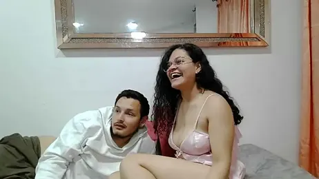 leoylia webcam stripchat model stream image