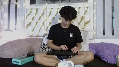 ian_smith_ webcam model stream image