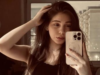 AlishiaCowlin webcam model stream image